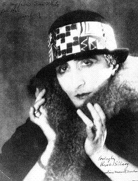 20070113124917-duchamp-as-rrose-selavy.jpg