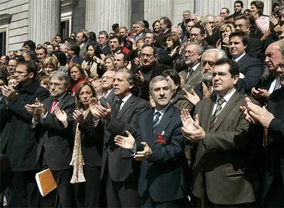 20070320170643-concentracion-escalinata-congreso-repulsa-guerra-irak.jpg