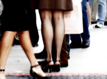 20080908204317-at-lunch-by-8thraven.jpg